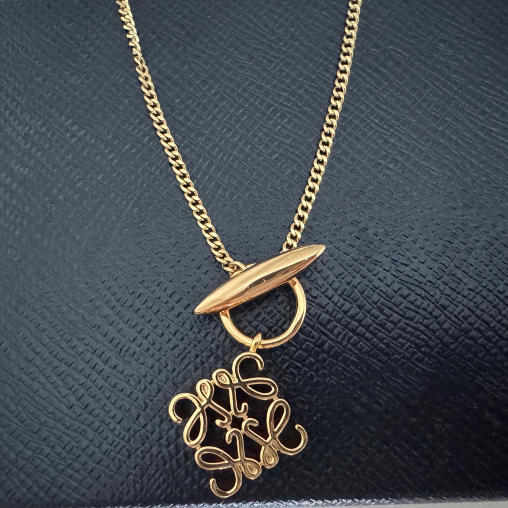 Leowe Elegant Gold Pendant Necklace